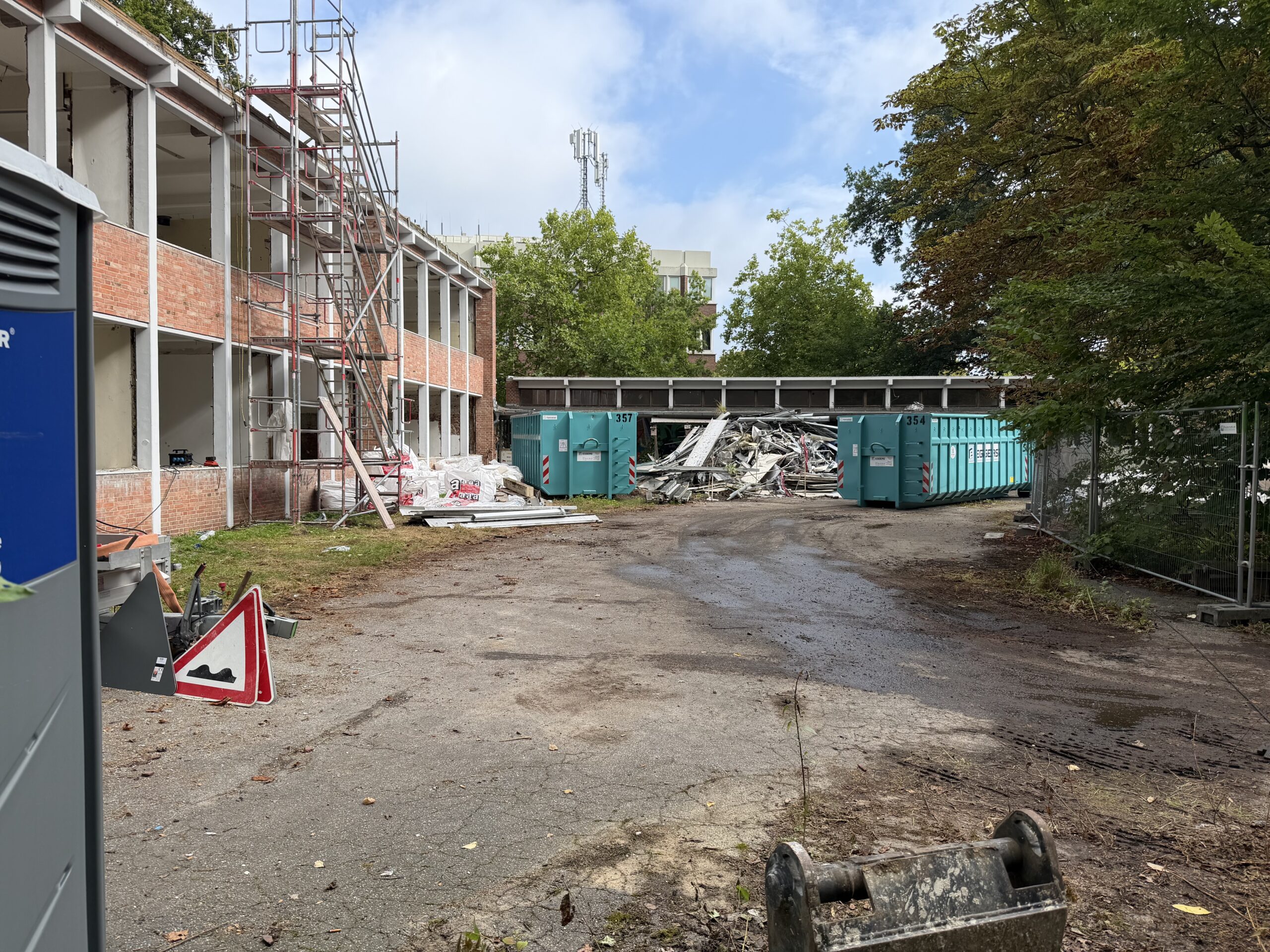Alte Schule, Der Abriss hat begonnen