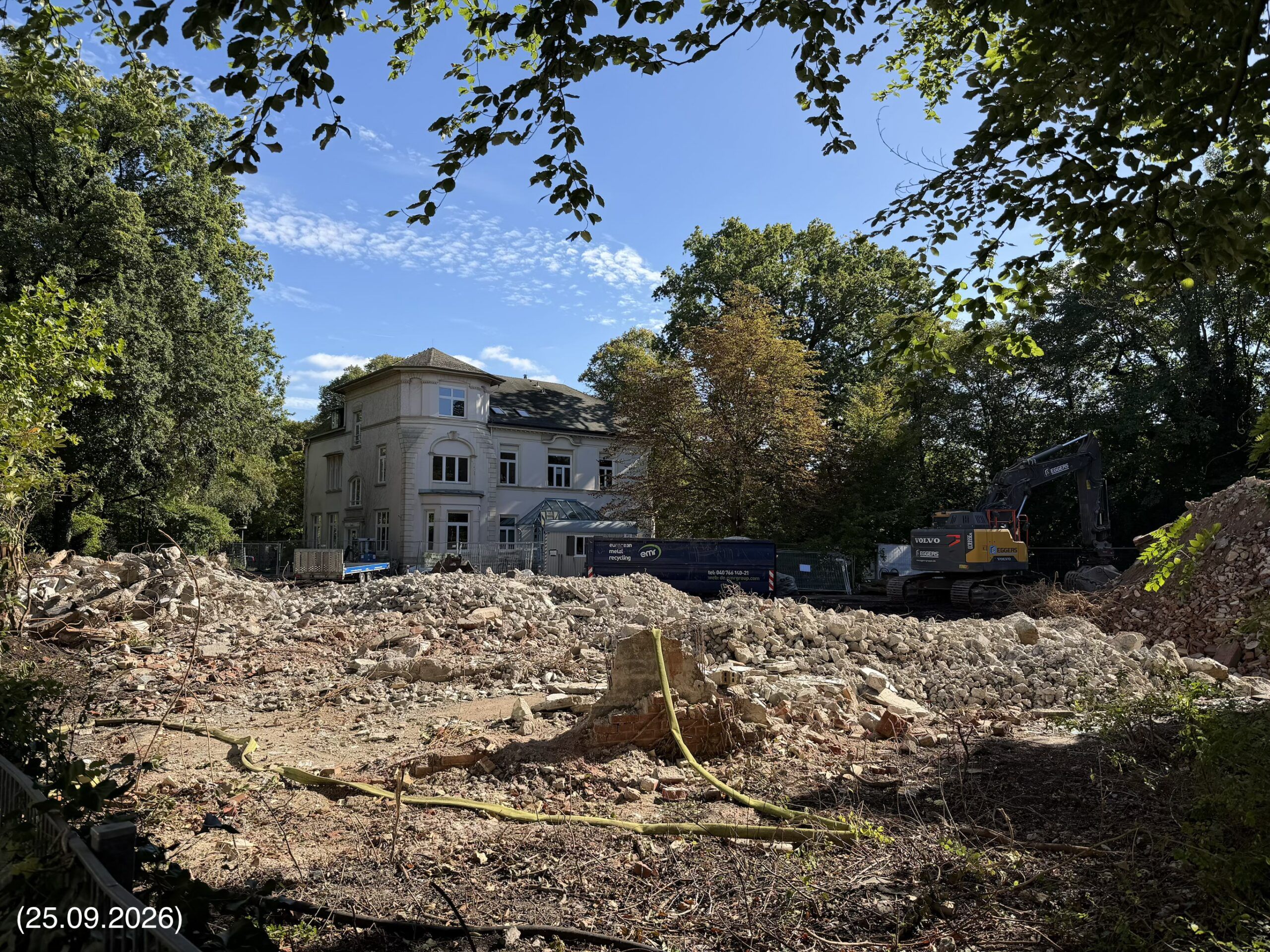 Alte Villa und Überreste der alten Schule (24.09.2026) Alte Villa und Überreste der alten Schule (24.09.2026)